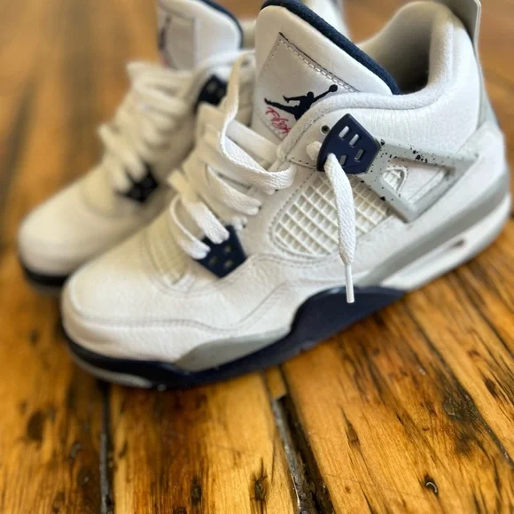 Size 5.5 Air Jordan 4 Retros, Amazing condition, Box, Barely worn. - Picture 4 of 8